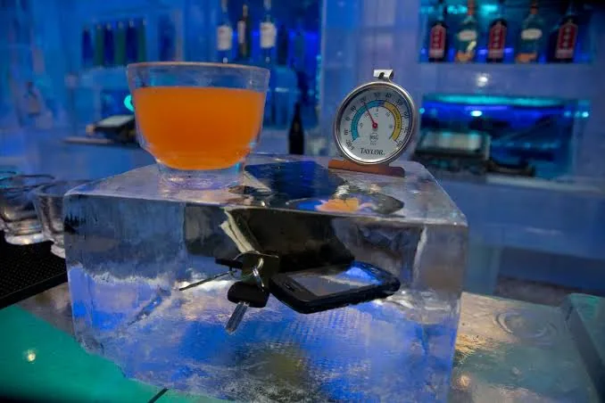 Cocktail served on ice
